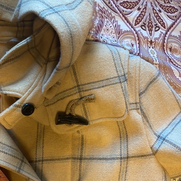 Ines de La Fressange and Uniqlo colab beige plaid duffle coat - Picture 10 of 12